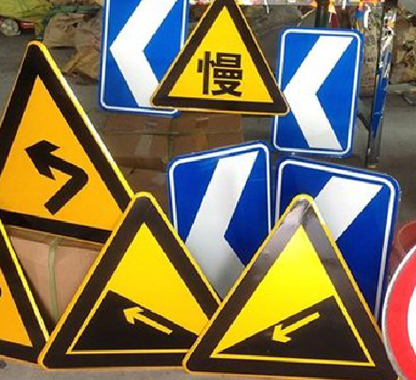 怀化标识标牌中颜色的确定是很重要的。